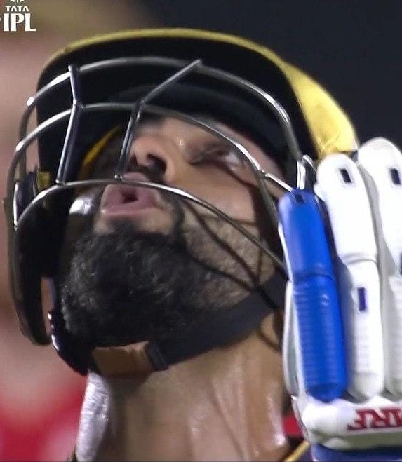 sagarcasm's tweet photo. 1. Kohli's form
2. Fans' support https://t.co/dXWemfEImk