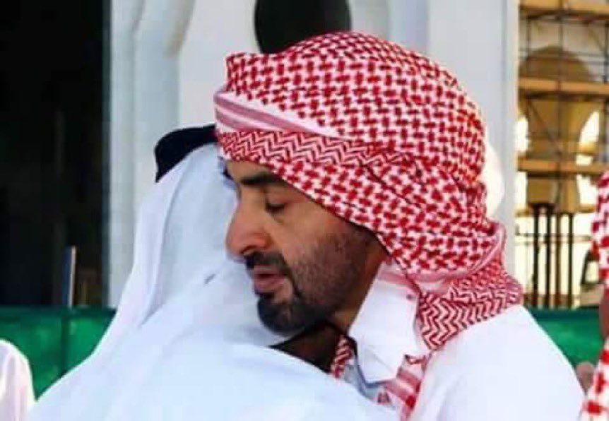 عسى الله يجبر مصابك يابوخالد ويلهمك واخوانك الصبر والسلوان ويرحم فقيد الأمة بوسلطان وعسى مثواه الجنة🤲
#خليفه_بن_زايد_في_ذمه_الله 
مصابك مصابنا