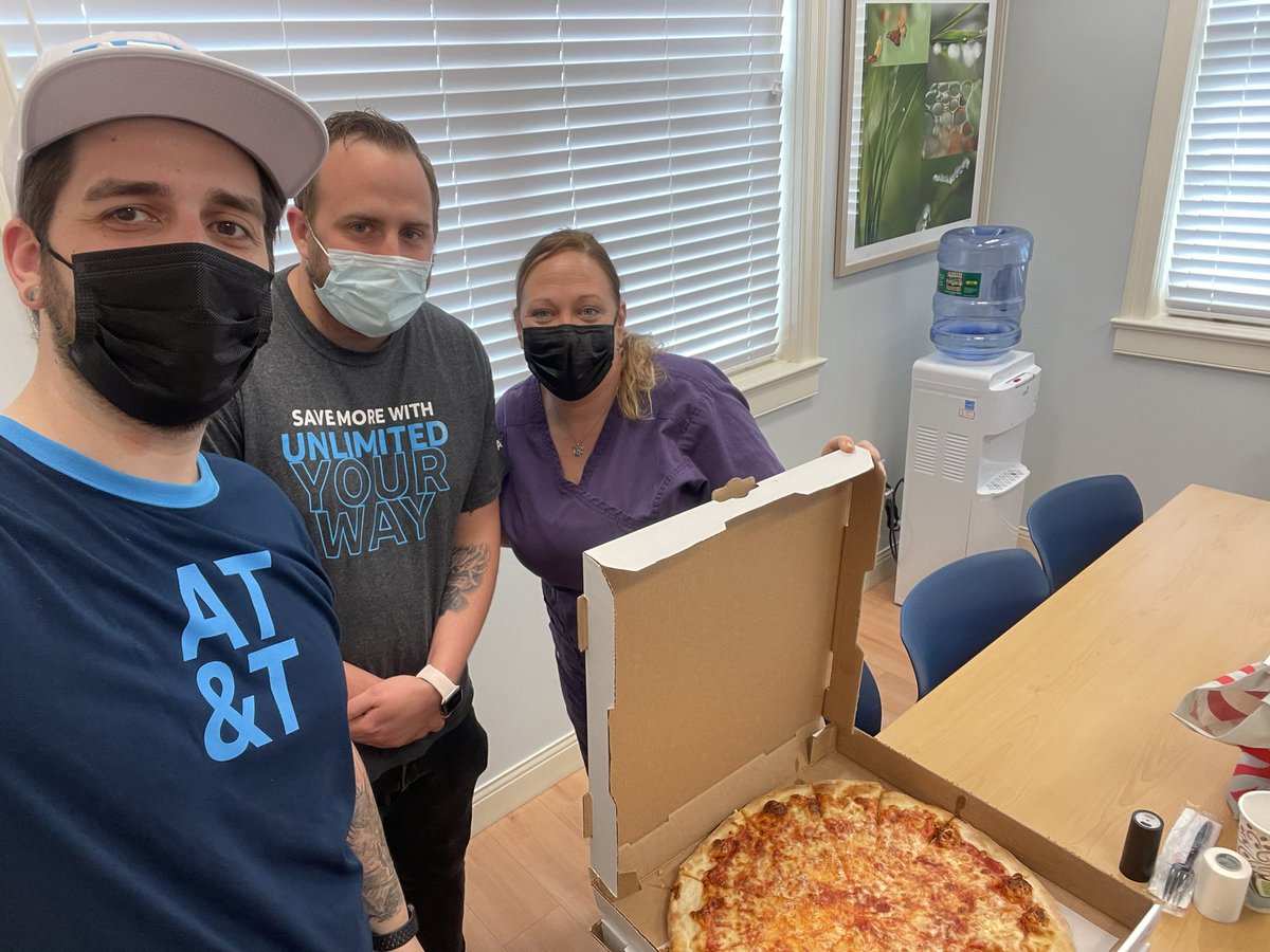 MichaelSgambato's tweet photo. Thank you to all the nurses at St Vincent’s Primary Care for allowing us stop in with some pizza for Nurse’s Appreciation Week! @joeyp42 @BobMcvinua @C11Andrew1 @D_Zargos @firas_smadi @keroninc @TheRealOurNE https://t.co/kEzWUiobNF