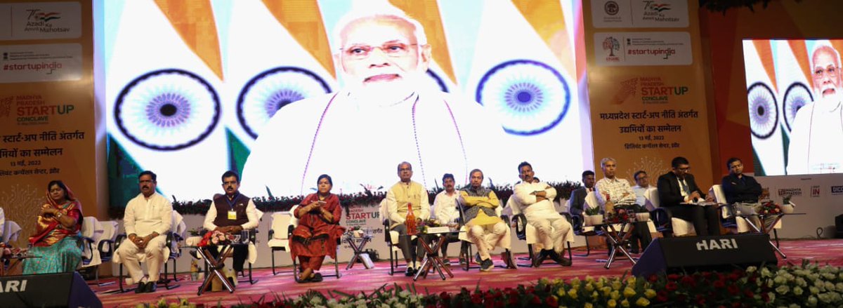 jdjsindore's tweet photo. स्टार्टअप क्रांति देश को नई ऊंचाइयां दिलाएगी - प्रधानमंत्री श्री नरेंद्र मोदी*
प्रधानमंत्री श्री नरेंद्र मोदी ने मध्यप्रदेश की नई स्टार्टअप नीति तथा पोर्टल का किया शुभारंभ।
RM - https://t.co/QcvanmRdJs

#MPStartupPolicy2022 
#MPstartupconclave2022 
@PMOIndia
@CMMadhyaPradesh https://t.co/kXmu3NxVV9