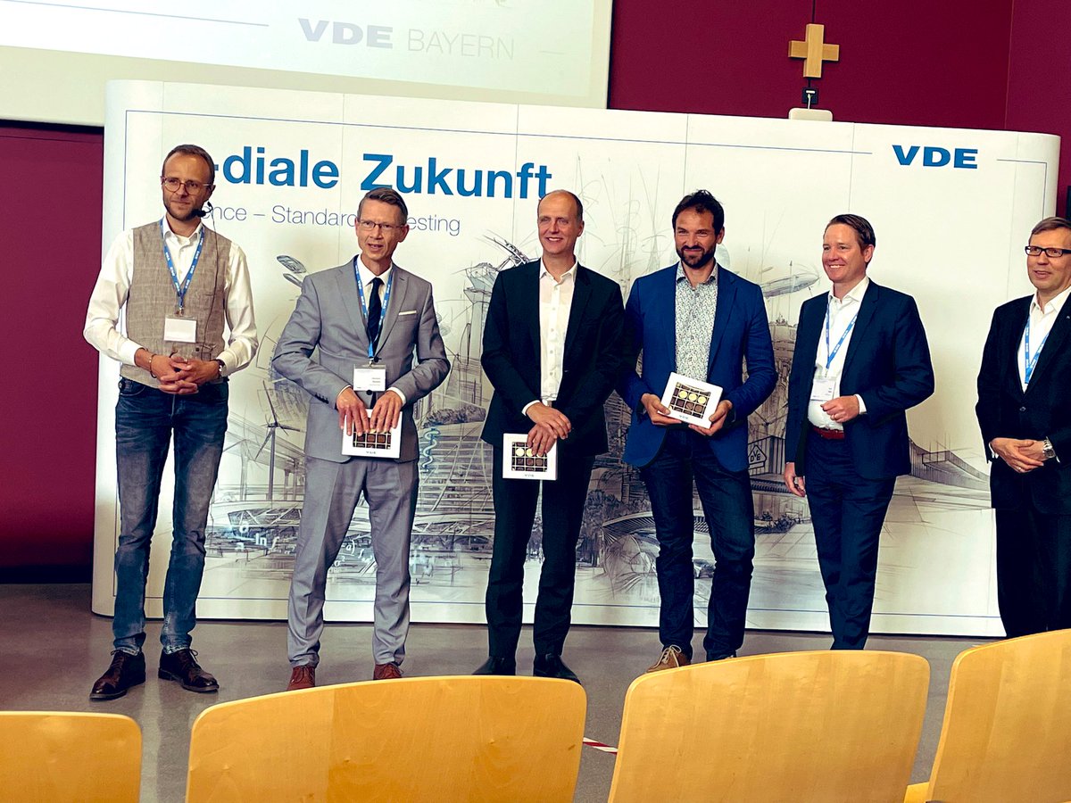 vdeyoungnet's tweet photo. #VDE #Bayern Zukunftsforum läuft auf Hochtouren zum Thema #Energiewende
Inspirierende Vorträge und Podiumsdiskussionen, interessante Menschen und tolle Gespräche - #Networking pur! Klar, das VDE #YoungNet ist auch dabei 🎉 und jetzt wird’s erst feierlich‼️ https://t.co/iU5moImNue