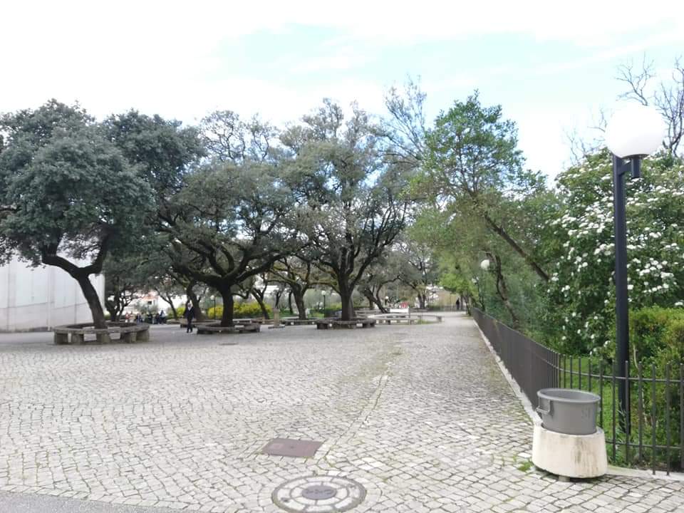 tagaislaOFW's tweet photo. 2 years ago in Fátima grounds #OurLadyOfFatima https://t.co/jFMhWj9RwU