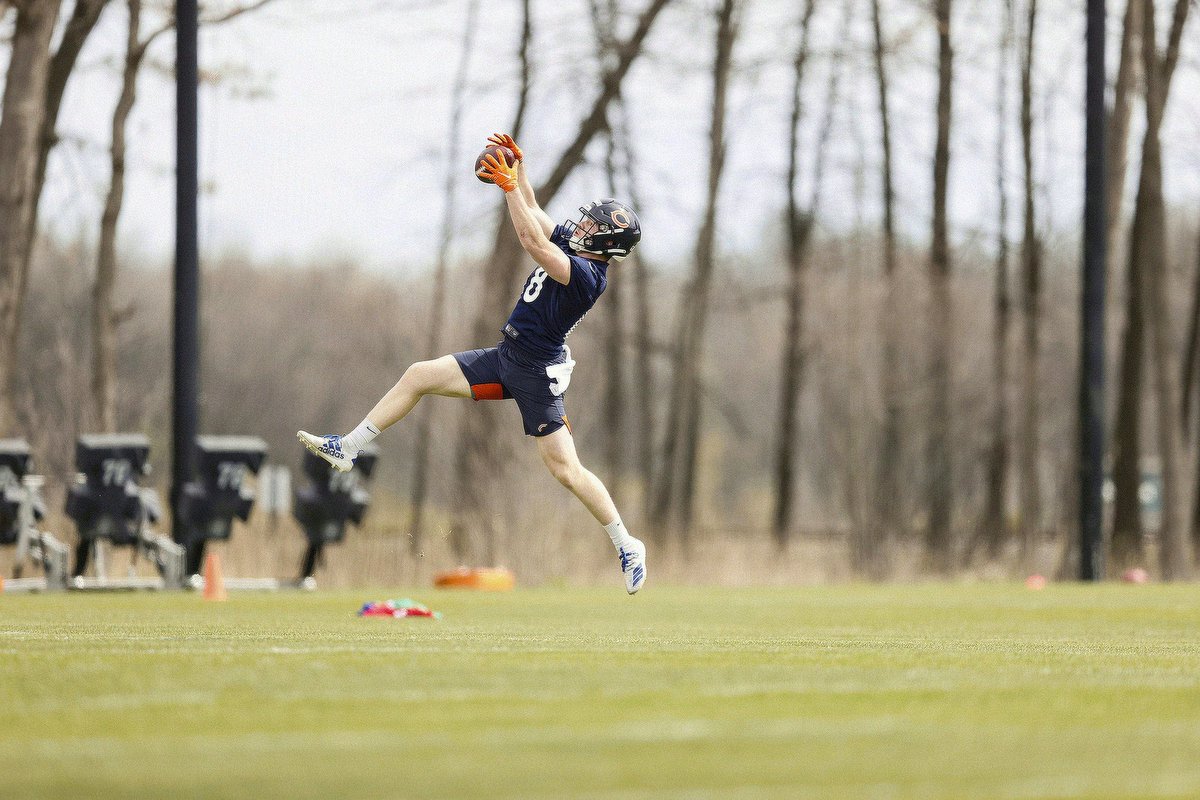 Catching passes in orange &amp; blue is nothing new to him! 🚩

<a href="/LukeLittle88/">Luke Little</a> at <a href="/ChicagoBears/">Chicago Bears</a> rookie camp last week! 

#RelentlessEffort #FightForOne