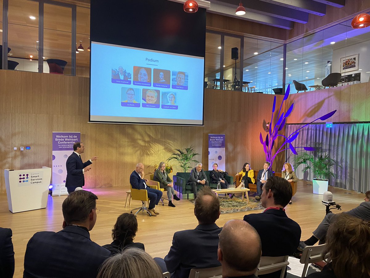 <a href="/LodewijkA/">Lodewijk Asscher</a> modereerde de conferentie #BredeWelvaart over noodzaak tot investeren in gebieden met kansenongelijkheid. <a href="/Burg_RoelWever/">Roel Wever</a> &amp; Femke Halsema benadrukten belang voor jongeren. Dat begint bij een kansrijke opleiding. Een mooie zaak waar Asscher zich voor inzet met <a href="/SBBNL/">SBB</a>