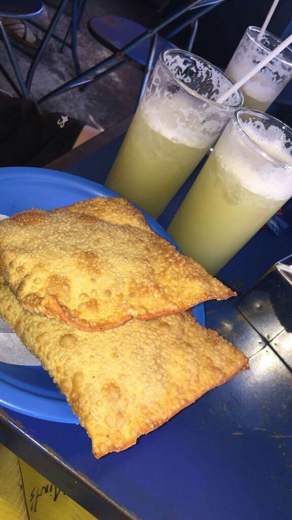 food_porn17's tweet photo. Esse caldo geladinho o pastel frito na hora hmmmmm https://t.co/2MjBgqwpSR