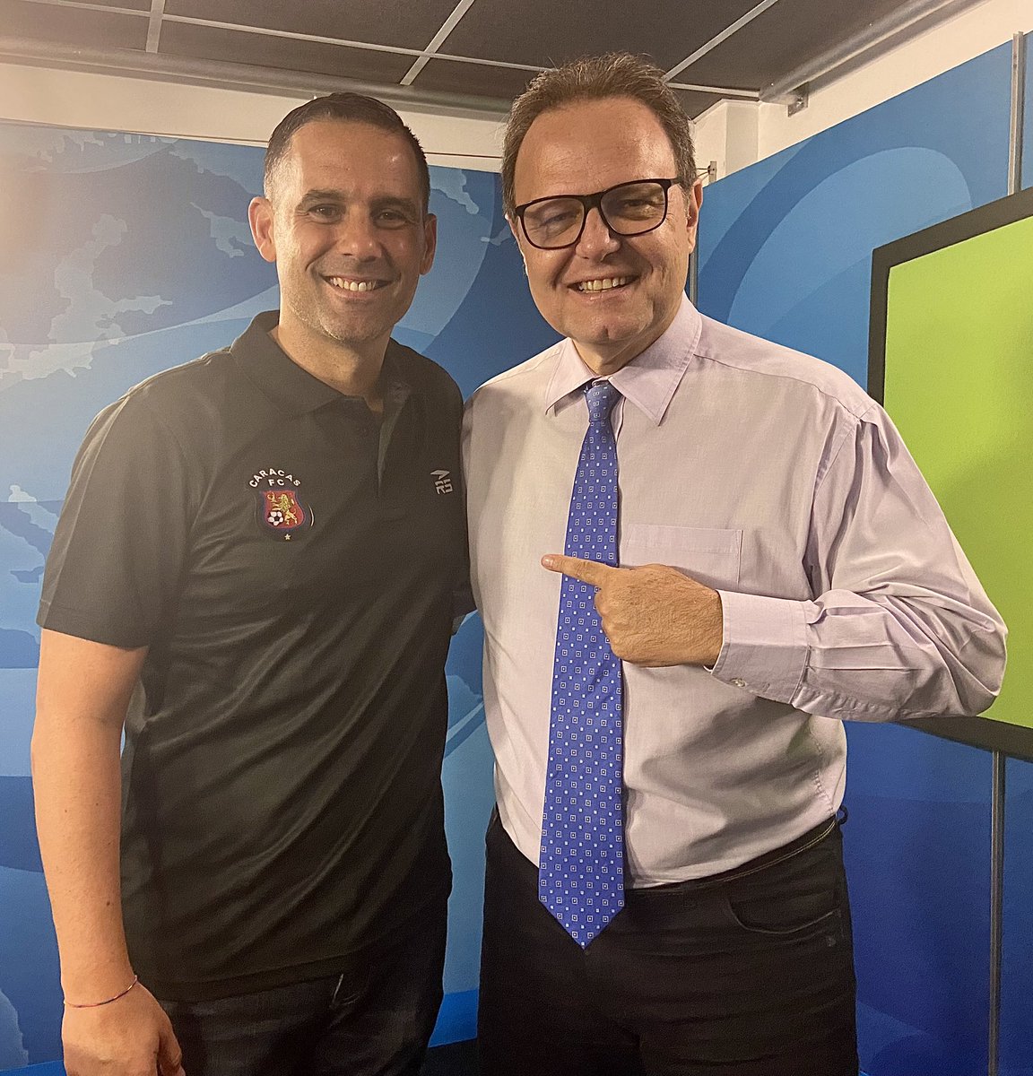 La mañana de este viernes, Miguel Mea Vitali (Gerente deportivo del Caracas FC), continuó con la visita a los medios para hablar del importante reto que tendrá el doce veces campeón de Venezuela 🌟⚽️

¡Gracias por recibirnos! 🎥📻

 #PorLaHistoria #JuntosPorCaracas