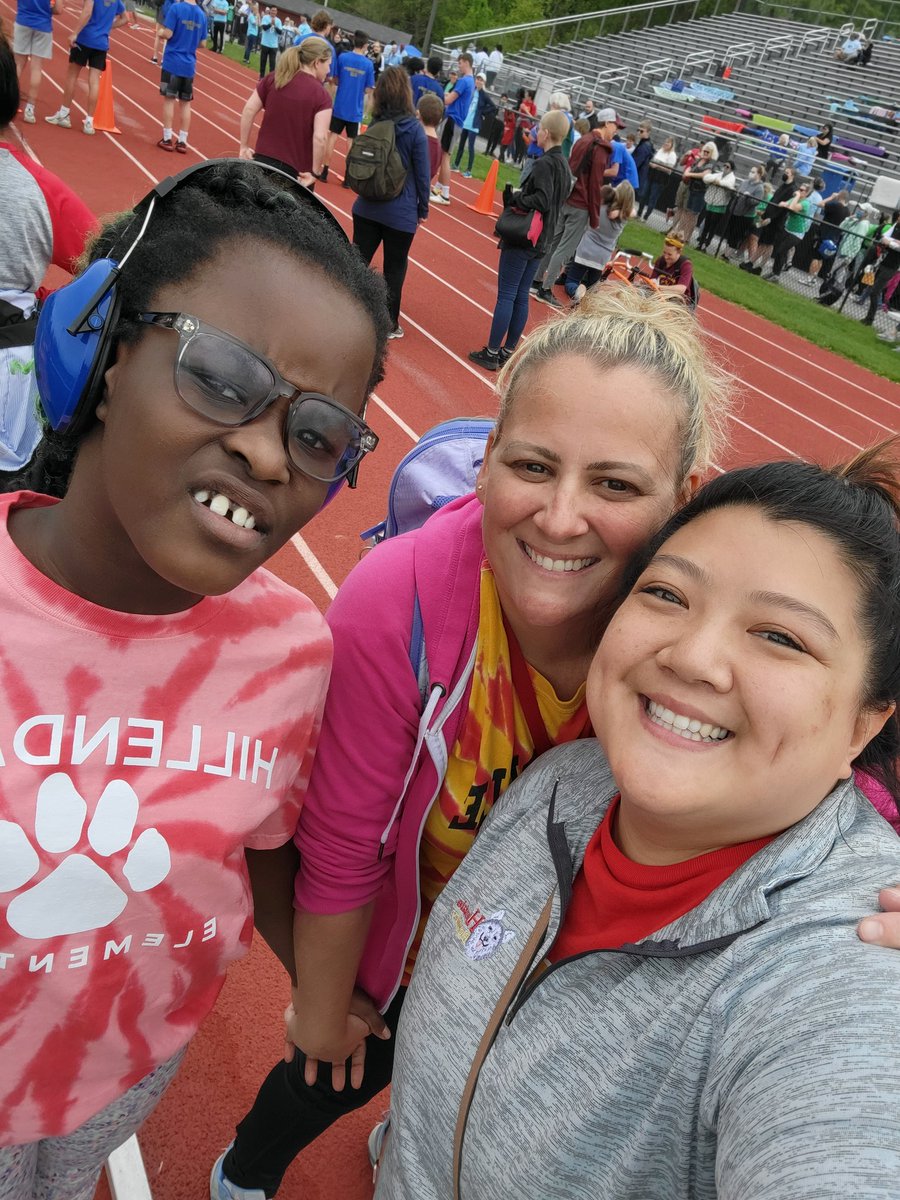 MrsHawkinsHES's tweet photo. Coming back with Special Olympic champions!!!! π We were so excited to participate in our first as #HappyHillendale and we can't wait to come back!!! We have π‘ for next time!!!#SpecialOlympics #UCFSD @MrLeightEdu @LeahReider @KWarrenUCF https://t.co/BjgiaNLqVn