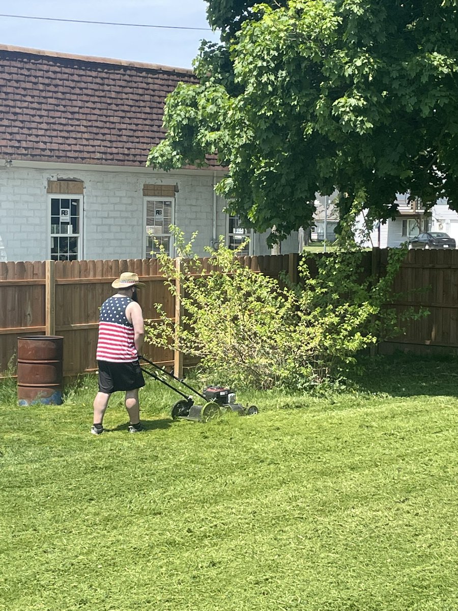Look at that sexy beast mowing my lawn 😉 <a href="/blastojunior/">NGU || Blastojunior</a>