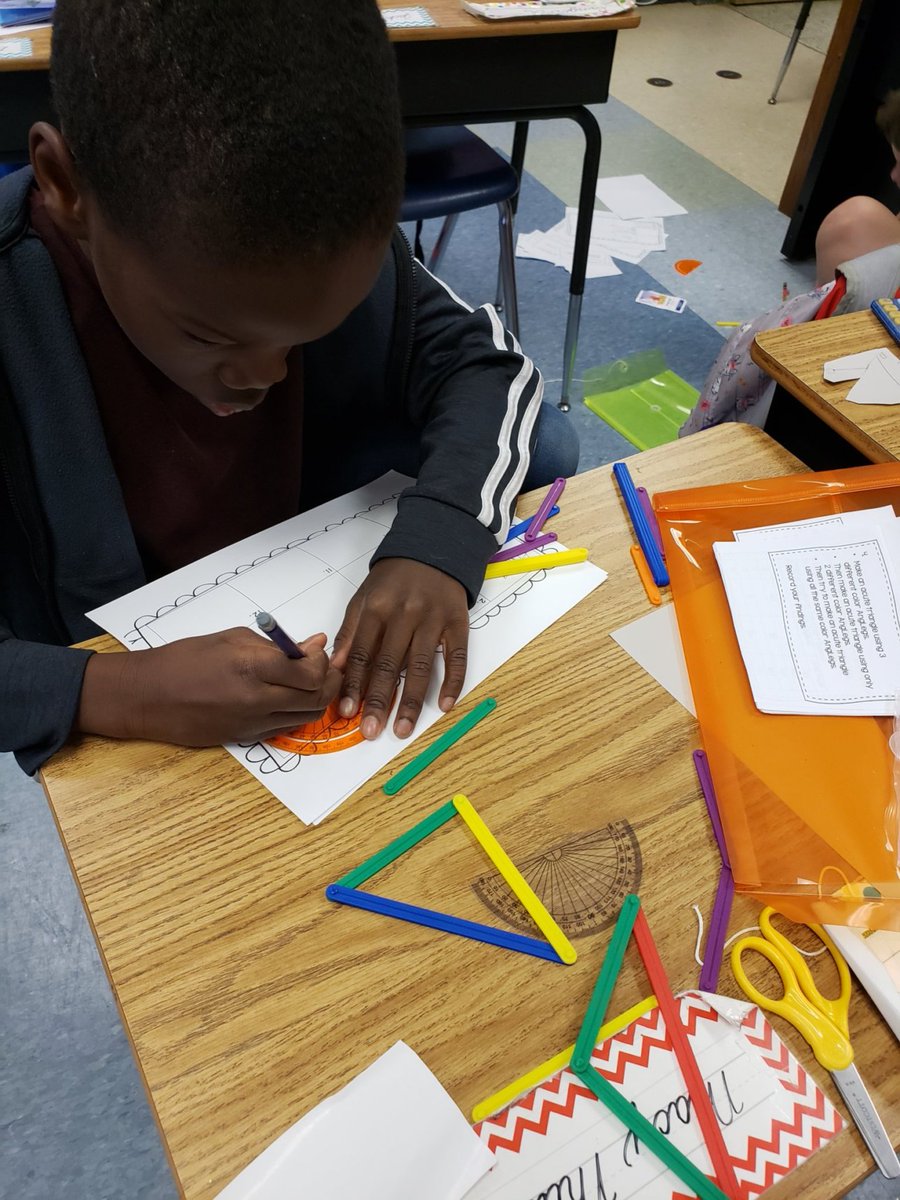 Mrs_Moylan_Math's tweet photo. Students have several angle activities to choose from to demonstrate their learning. #bravesspotlight #ElemMathChat #AngLegs https://t.co/pZ9RexukM6