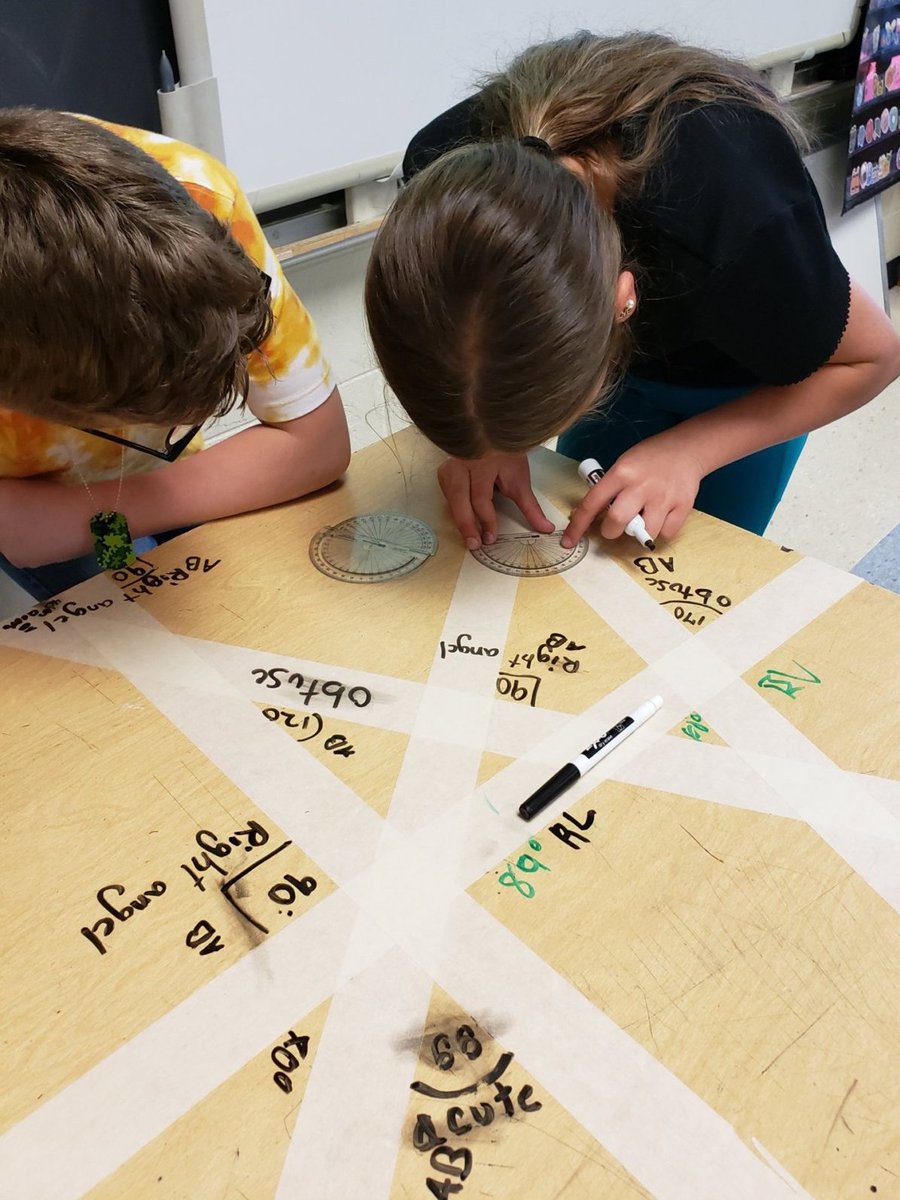 Mrs_Moylan_Math's tweet photo. Students have several angle activities to choose from to demonstrate their learning. #bravesspotlight #ElemMathChat #AngLegs https://t.co/pZ9RexukM6
