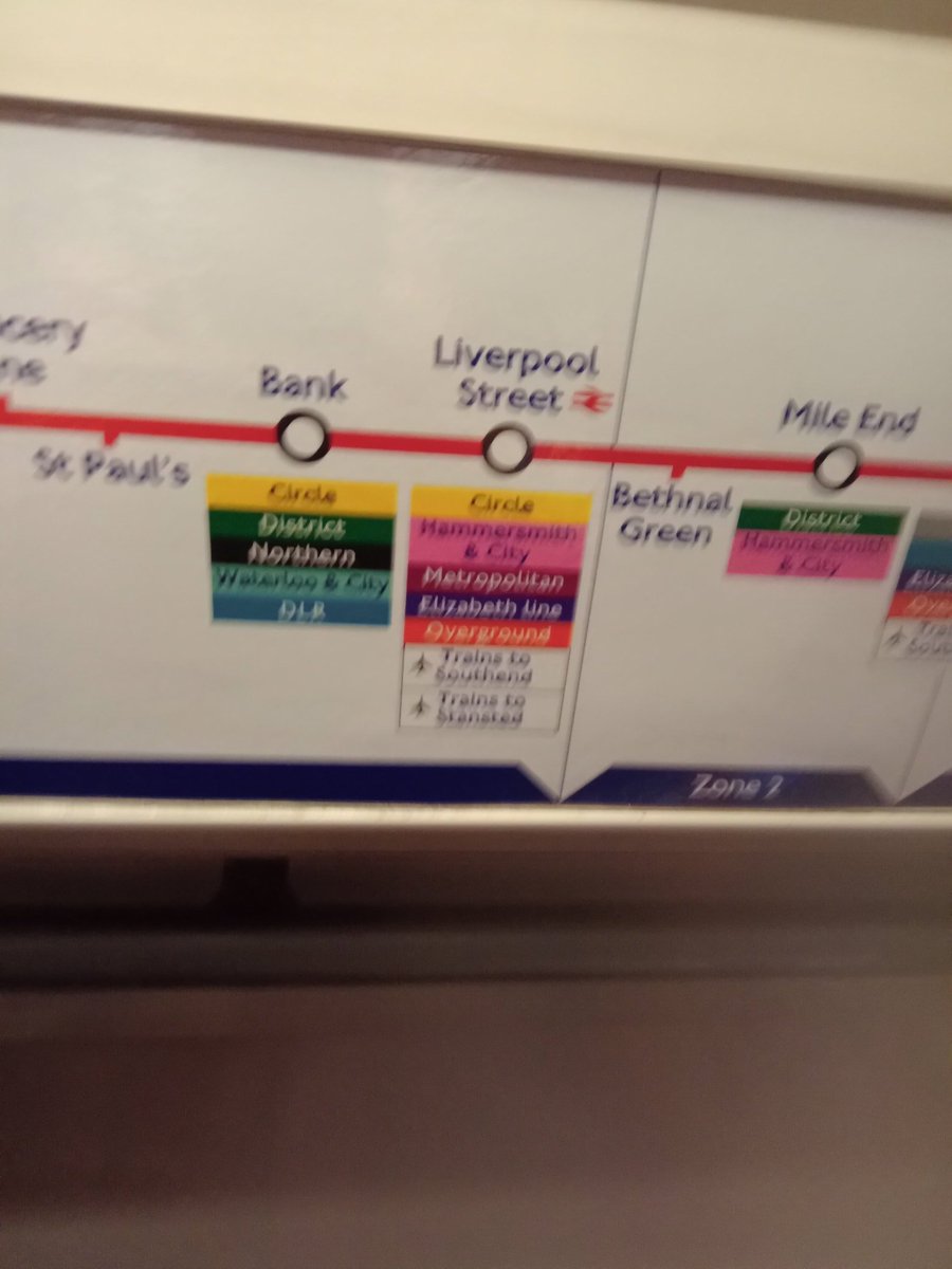 MetropolitanLi6's tweet photo. What station does the metropolitan line serve that the Elizabeth line serve on this map https://t.co/SIfCSMreMU
