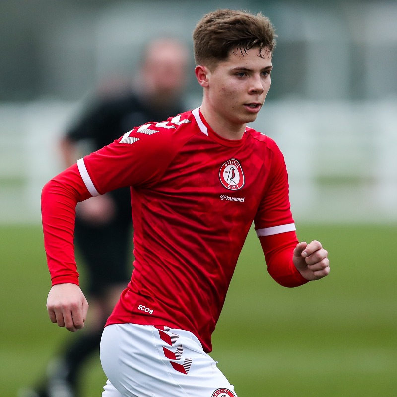 BristolCity's tweet photo. Ben Acey 🇬🇬
Tim Ap Sion 🇬🇬

Two of Guernsey’s brightest talents will join #BristolCity next season! 🤝