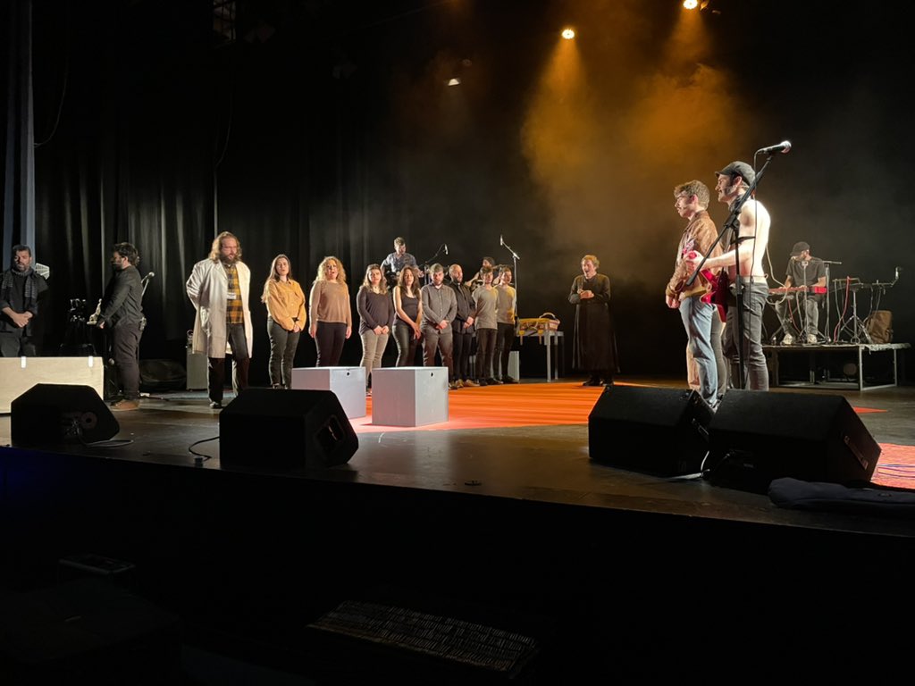 wedio_es's tweet photo. Brutal l’assaig final de “Classe Mitjana” amb La lírica de Sant Andreu i Rosa-Luxemburg. Si no tens plans avui, vine! https://t.co/Yufy38nWvG https://t.co/uTI91DisWN
