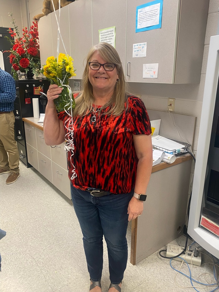 Congratulations to Mrs. Dee Dee Pettit for being named Searcy Public Schools 2022 Classified Employee of the Year! SHS loves our Dee Dee!!!