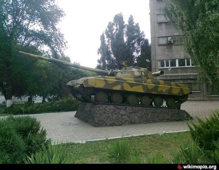 ManfromRussia4's tweet photo. At the end of the fighting for Mariupol, in an attempt to break through, Ukrainian servicemen used the T-64A monument, previously installed on the Azovmash
#UcraniaRussia #UkraineRussiaWar #UkraineWar https://t.co/bk77qJw6He