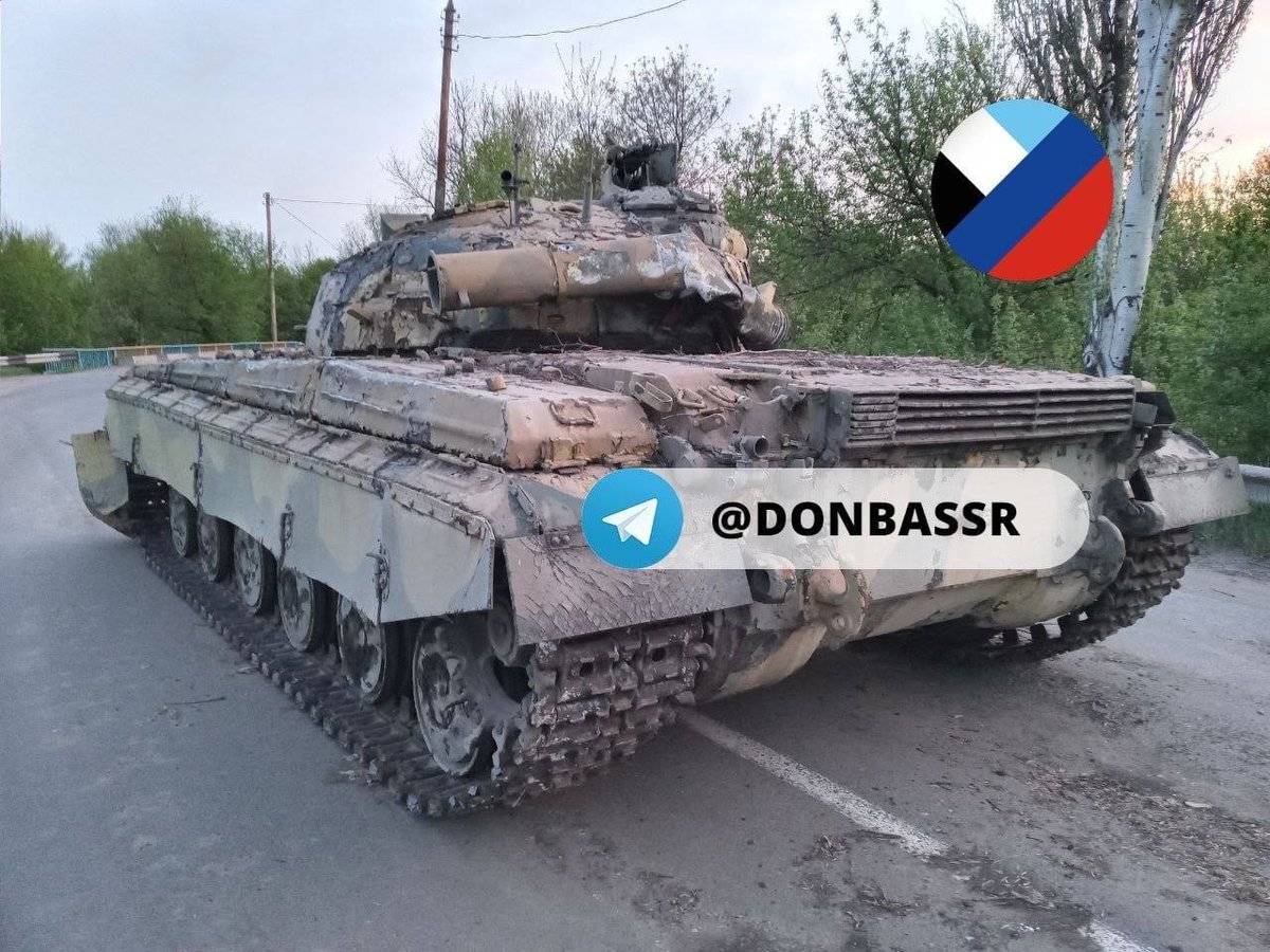 ManfromRussia4's tweet photo. At the end of the fighting for Mariupol, in an attempt to break through, Ukrainian servicemen used the T-64A monument, previously installed on the Azovmash
#UcraniaRussia #UkraineRussiaWar #UkraineWar https://t.co/bk77qJw6He
