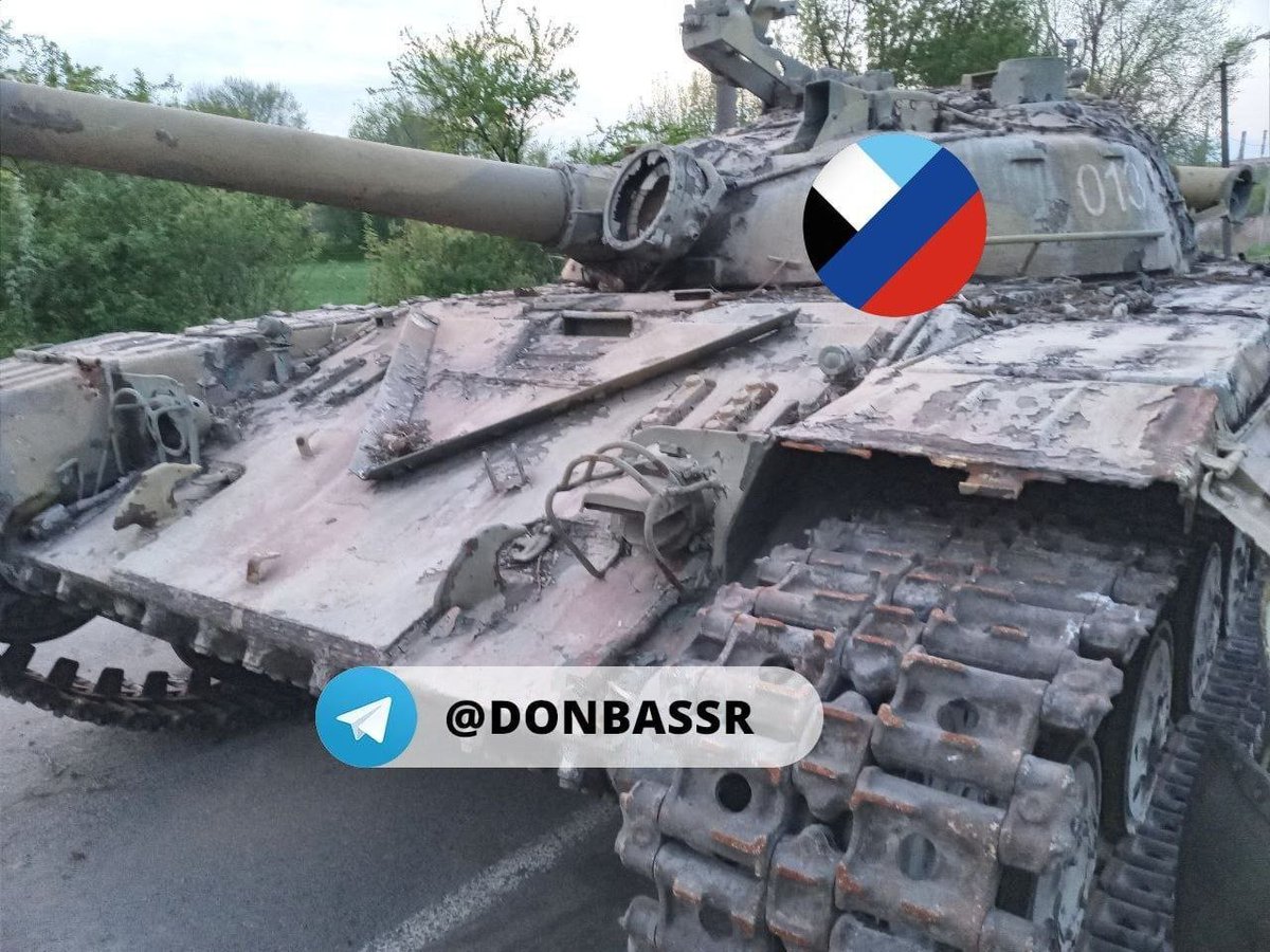 ManfromRussia4's tweet photo. At the end of the fighting for Mariupol, in an attempt to break through, Ukrainian servicemen used the T-64A monument, previously installed on the Azovmash
#UcraniaRussia #UkraineRussiaWar #UkraineWar https://t.co/bk77qJw6He
