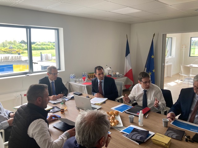 Prefet_48's tweet photo. Ph.Castanet @prefet_48 participe au conseil de la @banquedefrance décentralisé à #SEFIAM aux côtés d'A.El-Bakkouchi DirBDF & 9 chefs d'entreprise
✅Point sur la conjoncture par secteur d'activité
✅La croissance fléchit mais reste vive
✅Priorité approvisionnement & main d'oeuvre https://t.co/eBZPhy4qDo