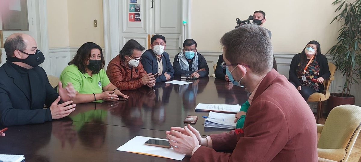 FentessChile's tweet photo. 🔵HOY
#Fentess y la presidenta de la @convencioncl Maria Elisa Quinteros, en una reunión que persigue reforzar lazos y trabajar por una misma visión: la seguridad de las y los trabajadores. https://t.co/Ku7m76IqJ8