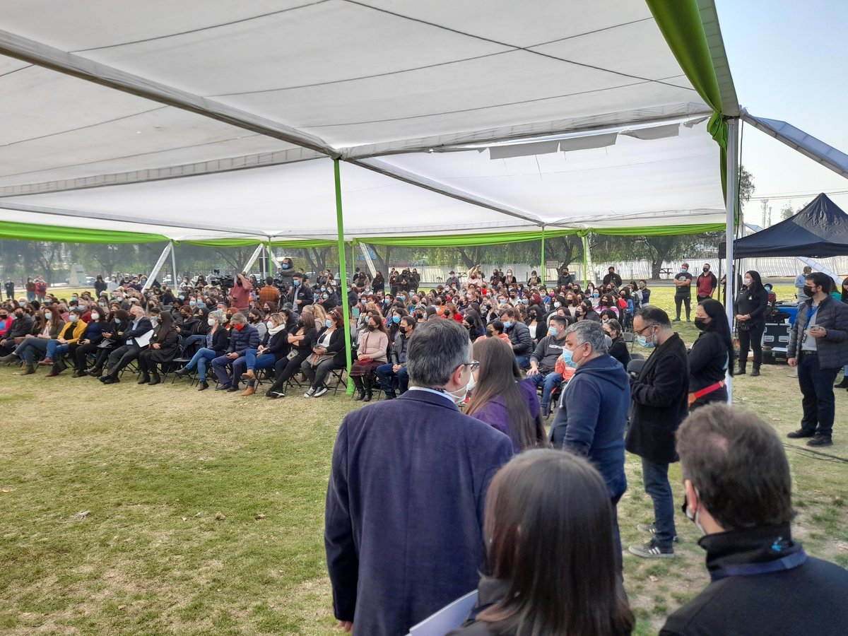 carlosmontestwt's tweet photo. En #SanJoaquin, entregamos subsidios a 942 familias, que tendrán su vivienda definitiva en la comuna. Junto al alcalde Cristóbal Labra, @ServiuRM y @MinvuRM; y tras un gran trabajo de dirigentes y comités de Vivienda que trabajaron, soñaron, y confiaron. #Seguimos
@Minvu https://t.co/BKxYXcheMy