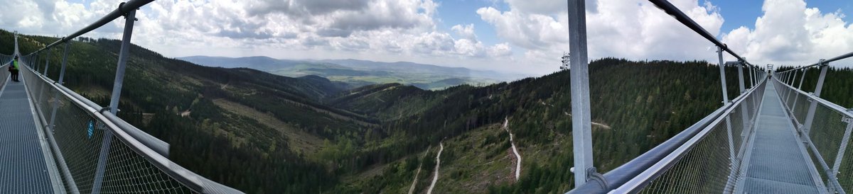 ValikPeta's tweet photo. Kdo se neboji vysek doporucuji Sky Bridge 721 #skybridge721, #dolnimorava https://t.co/CiWasTR44F