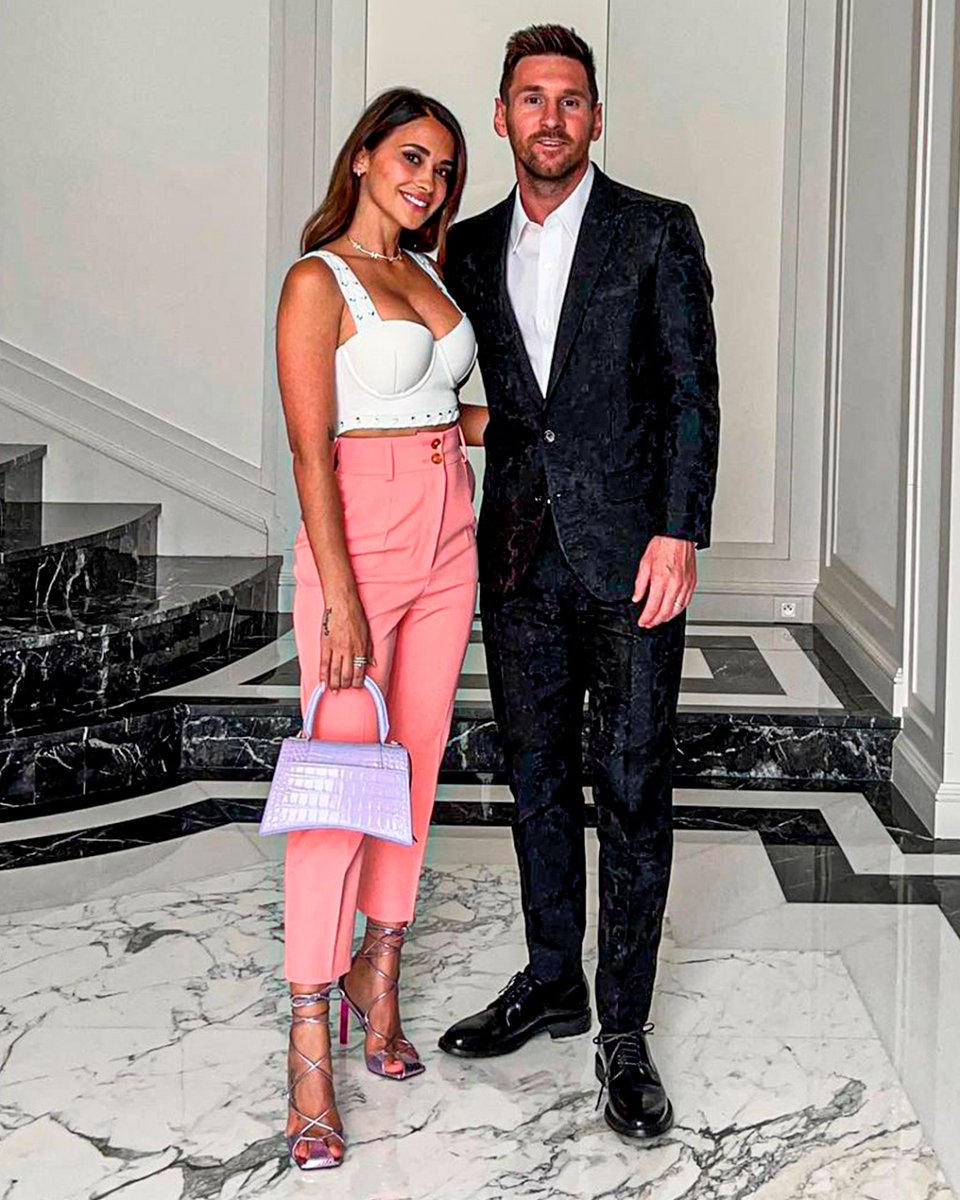 433's tweet photo. Style on point 👫💛 https://t.co/G55hV73BKy