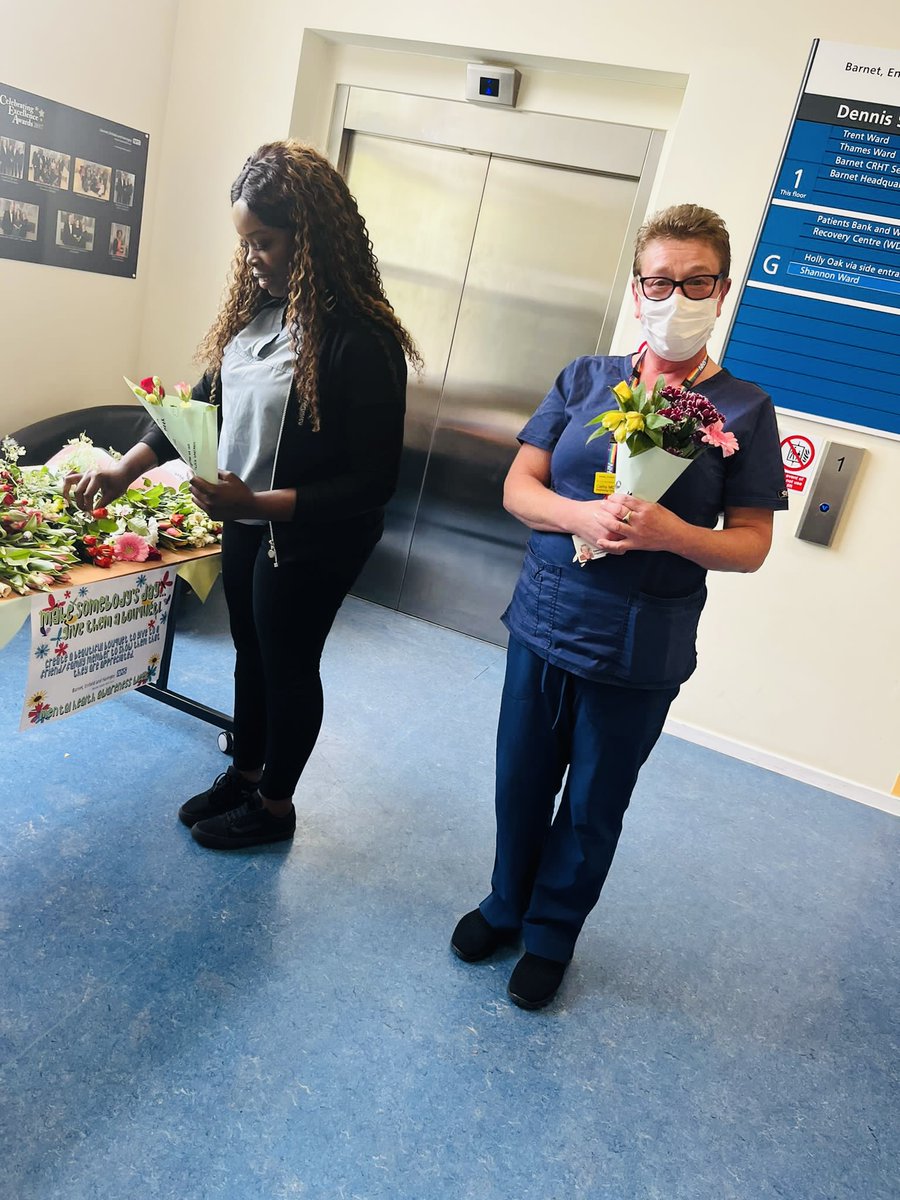 Monkiclaudia29's tweet photo. It's #mentalhealthawrenessweek2022 and this year's theme is #loneliness. Our Barnet Inpatient OT team has launched Day 3 activity: Bouquet Making Booth: ‘Make Someone’s Day give them a Bouquet’ #BEHMHTNHS 
@BarryJDDay
@T4nyad 
@DrKhalidAziz 
@CarolineBete @CathyMcC13 https://t.co/S6slDSJSwx