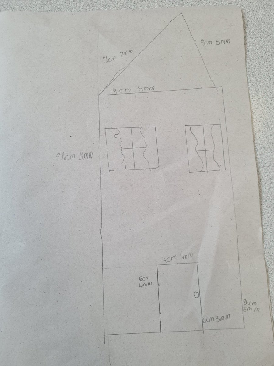 Year 3 children have been measuring this week. They designed their own houses and accurately measured their technical drawings. 🏠📏