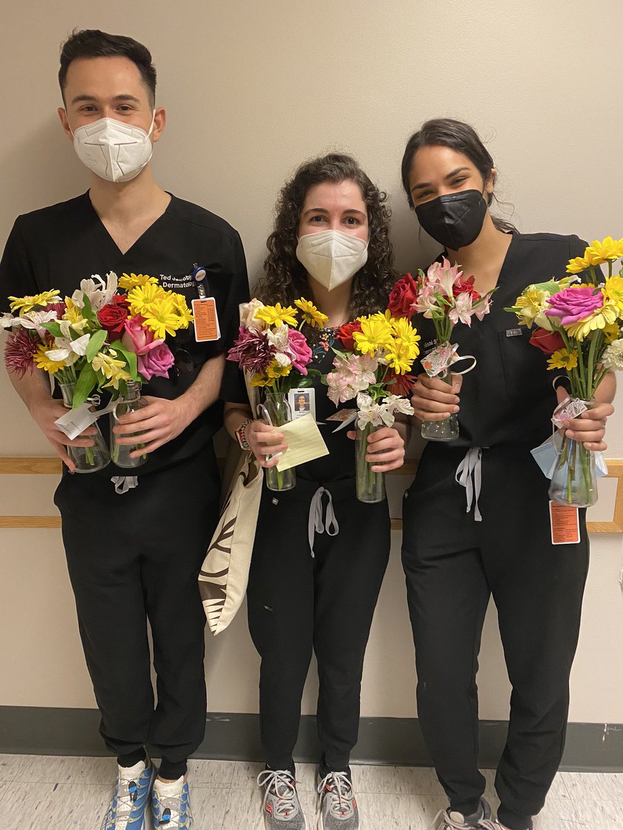 DrStevenTChen's tweet photo. Hey #dermtwitter/#medtwitter, may I share a proud mentor moment?

My fellows independently created “Blossom Buddies,” a volunteer group during their research year to deliver bouquets to cancer patients in the hospital! Not only are they stellar students, they’re such good people! https://t.co/PaIGnJVFvK