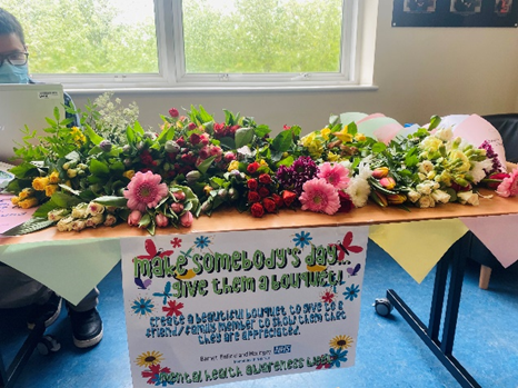 Monkiclaudia29's tweet photo. It's #mentalhealthawrenessweek2022 and this year's theme is #loneliness. Our Barnet Inpatient OT team has launched Day 3 activity: Bouquet Making Booth: ‘Make Someone’s Day give them a Bouquet’ #BEHMHTNHS 
@BarryJDDay
@T4nyad 
@DrKhalidAziz 
@CarolineBete @CathyMcC13 https://t.co/S6slDSJSwx