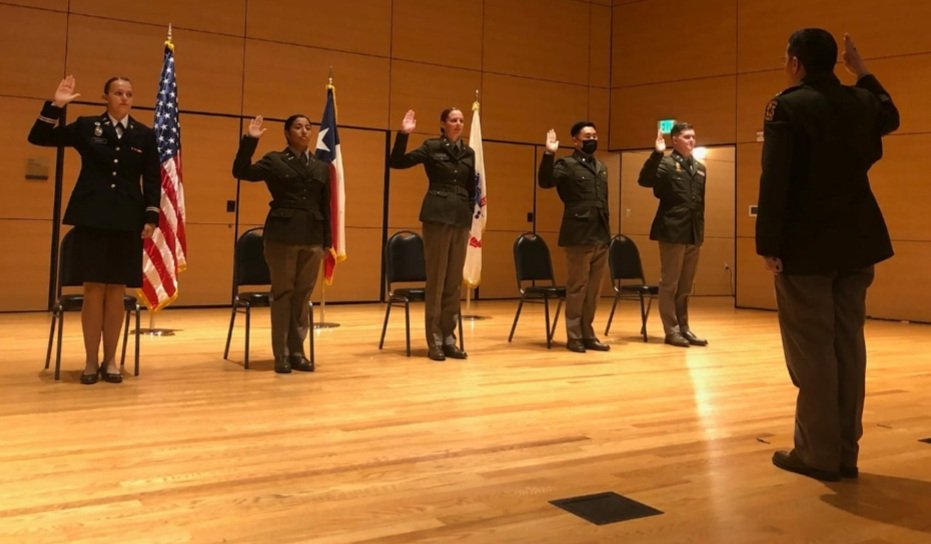 StMarys_ROTC's tweet photo. Congratulations to the Army's newest Lieutenants! Spring 2022 Commissioning Ceremony! #UIW  #leadershipexcellence https://t.co/yQchSucnrH