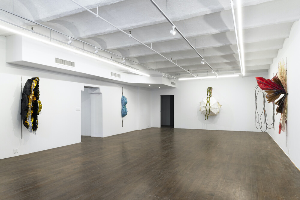 #REVIEW: Em Rooney reimagines the female form as biological entity, butterflies in this case, without regressing to limiting tropes, writes R. H. Lossin.

#RHLossin #EmRooney #Derosia

<a href="/bodega_us/">Derosia</a>

Read here: art-agenda.com/criticism/4683…