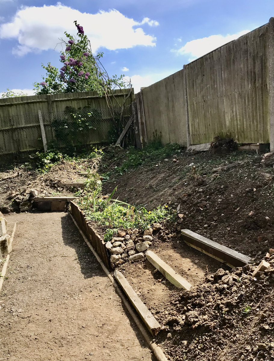 AitkinHazel's tweet photo. Today's #communitypayback team from @KSSPS_CP #Maidstone working in partnership with #maidstonetaskforce continued their clearance and landscaping project at #StMartinsChurch and village hall #Shepway π #givingback #probationworks https://t.co/0RKbQODWqt