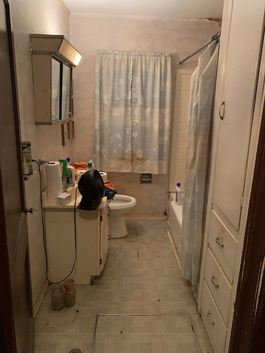 HomeHelpersSol's tweet image. Check out these awesome progress photos of our property in St. Clair! Our crew is moving right along! Now that drywall is almost finished, they’ll get started on paint, refinish the hardwood floors &amp;amp; completely redoing the kitchen &amp;amp; bath.✅✅✅⁣
HomeHelpersSolutions.com