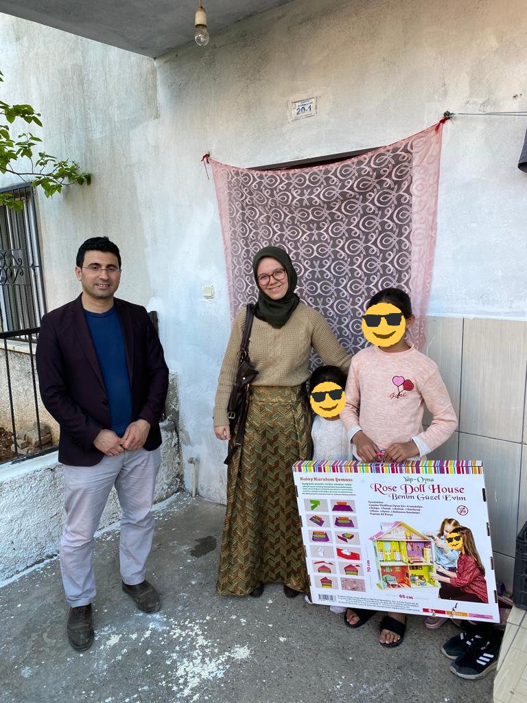 İstanbul Medeniyet Üni. Öğretim üyesi <a href="/ZeynepOktav/">Özden Zeynep Oktav🇹🇷</a> hocamızın öncülüğünde İstanbul Medeniyet Üniversitesi, Ramazan Bayramı öncesinde yetim-yoksul çocuklara oyuncak yollayarak çocukları mutlu ettiler. Kendilerine çok teşekkür ederiz.
<a href="/mahmutdemirttas/">Mahmut Demirtaş</a>
<a href="/OzbayOmer/">Ömer Özbay</a> 
<a href="/TugbaPOzbay/">Tuğba Özbay</a>