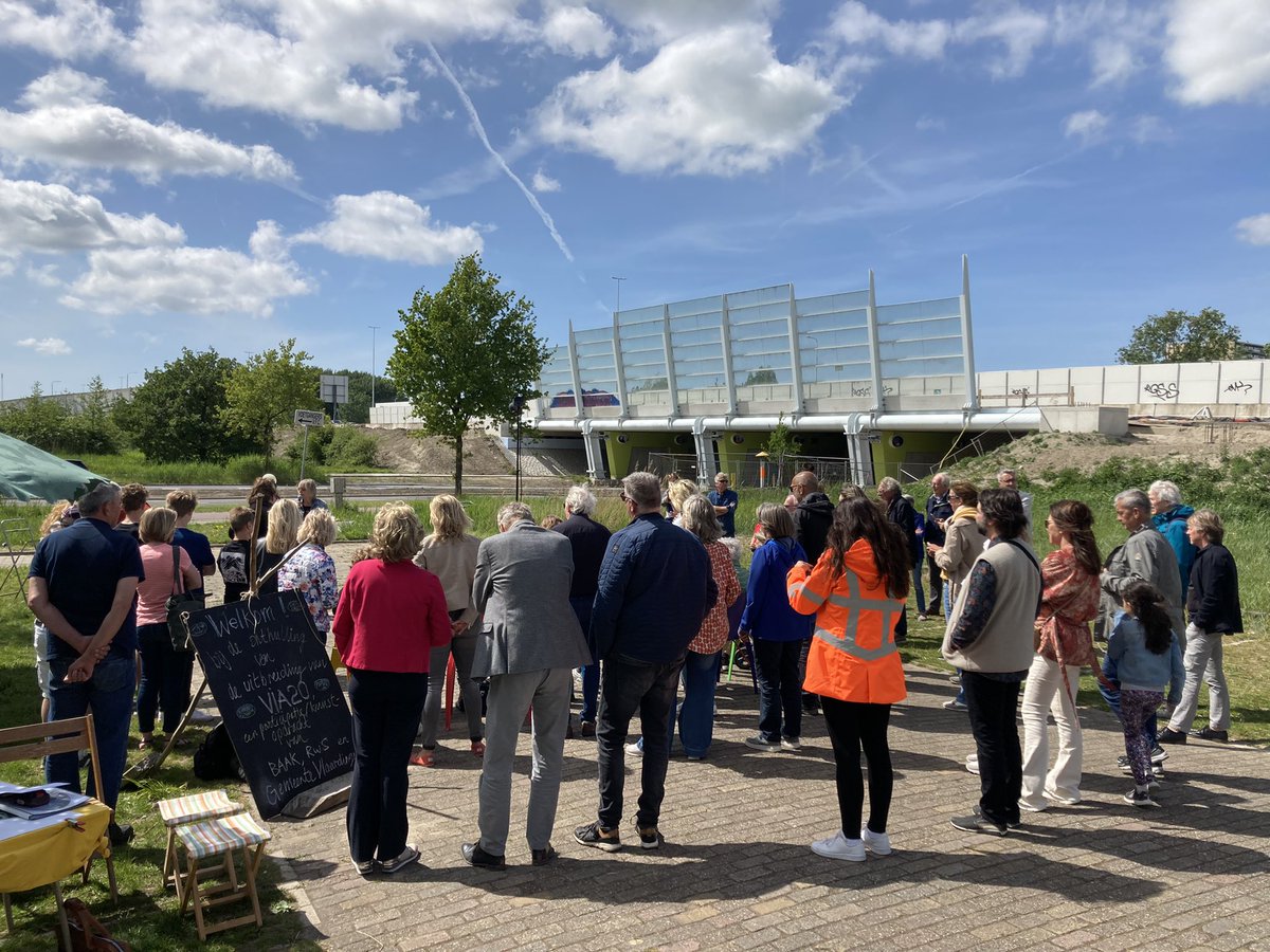 Een prachtige dag voor de onthulling van de nieuwe portretten #kunstwerk #participatie <a href="/VolgVlaardingen/">volgvlaardingen</a> @RWS_BBV, BAAK