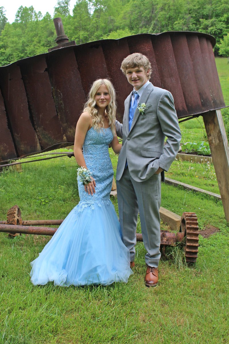 aagordonphotos's tweet image. Last weekend’s prom shoot was a pleasure. Check out some of these poses and details. #photography #photoshoot #promshoot #amazingaagphotography #compositionphotography #oldmill #waterfall #prom2022