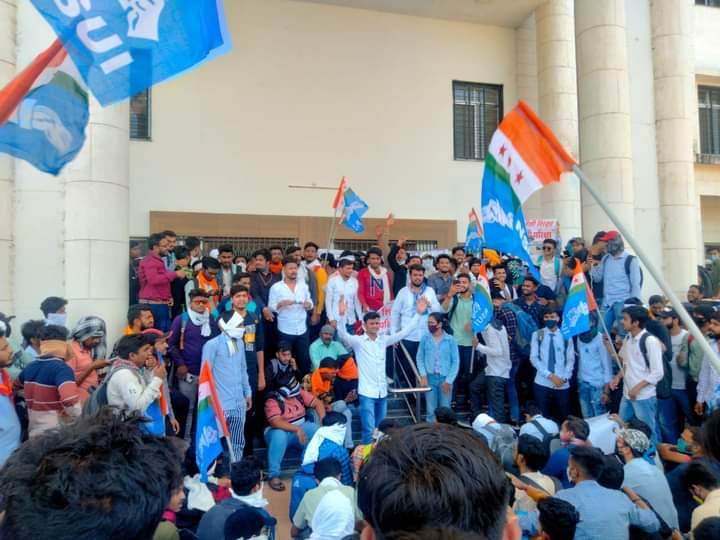 AbhijitaRangari's tweet photo. @samant_uday @samant_uday have a look at the  nagpur university for online exams https://t.co/UqmBDbxOxH