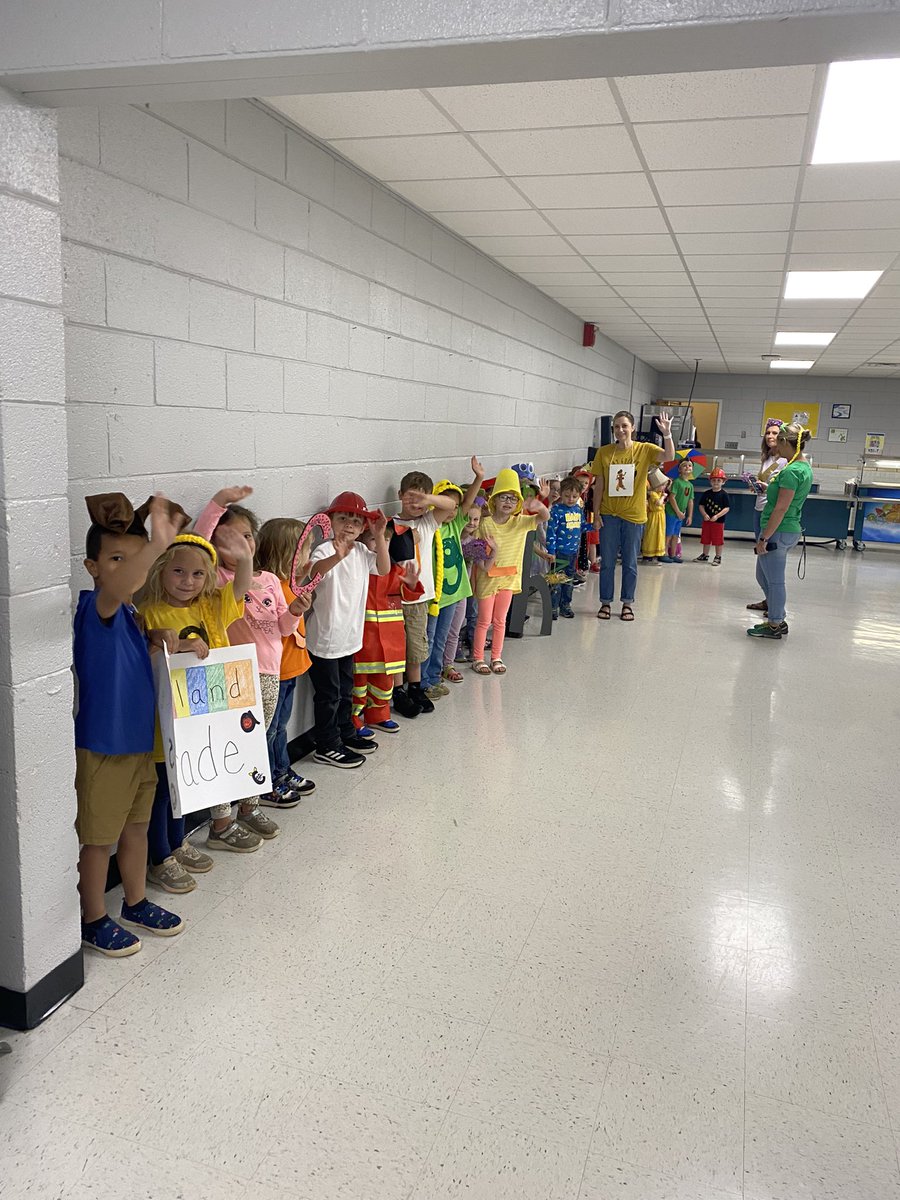 alicia_harkey's tweet photo. Rain won’t stop our Letterland parade fun! Pre-K enjoyed parading through the halls of VES! Let’s celebrate learning our letters and sounds! @ves_tigers @BurkeCoSchools #ignitelearningBCPS https://t.co/LV9mdgxdKC