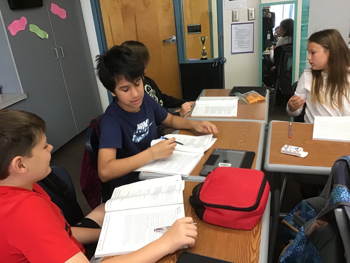 JenniferBerbert's tweet photo. Students work hard to decode text, find main ideas and details, and determine which text features are being used.  I am so proud of their dedication to their learning. #ipseagles https://t.co/DMfsMvgtir