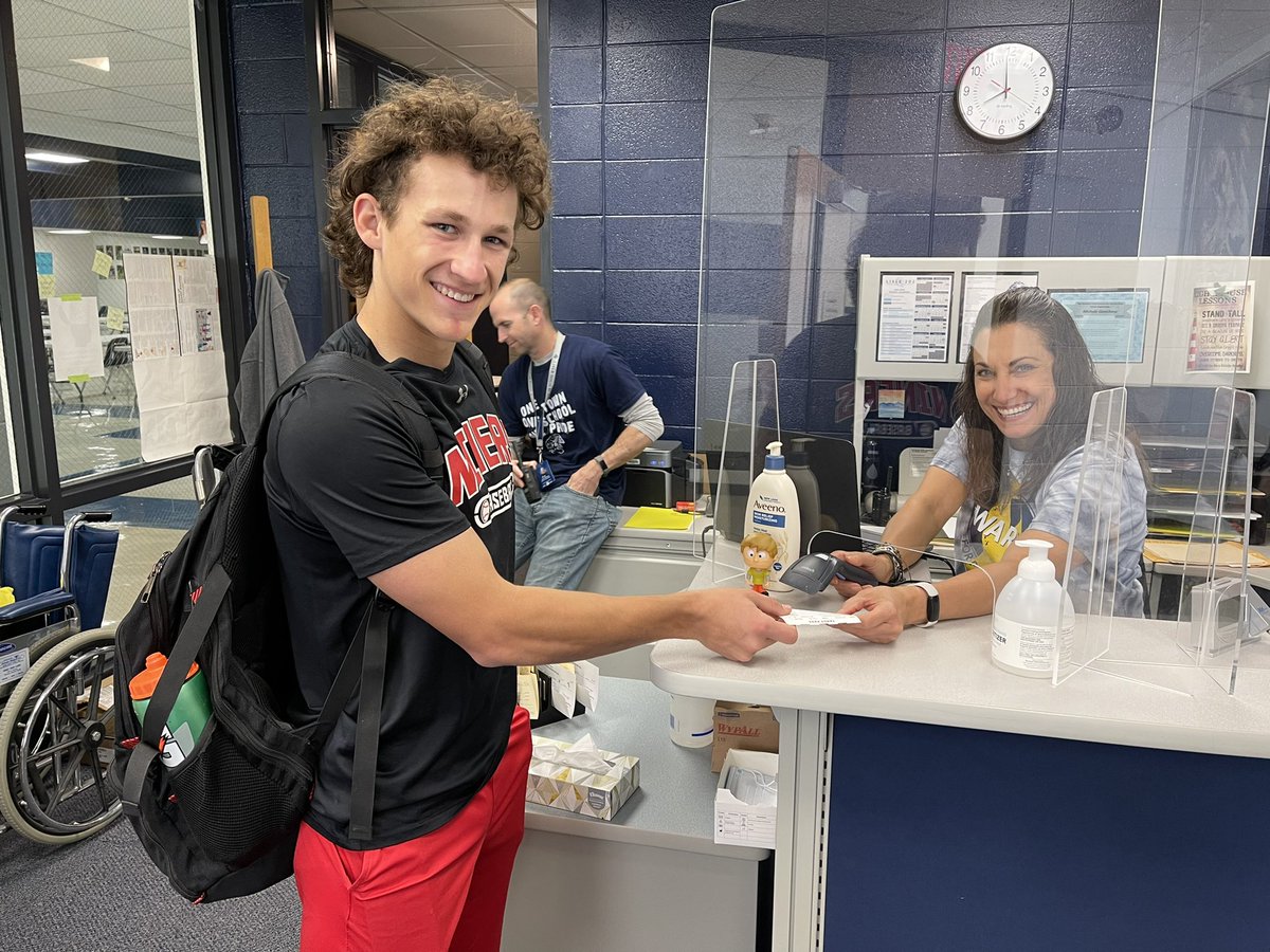 1PridePrincipal's tweet photo. On a day when seniors were here early, Meg de Buhr, Nick Jachim and Paige Thompson received the first tardies of their high school careers.  Congratulations! #lisleonepride #Classof2022 https://t.co/Bc3onfUDn2