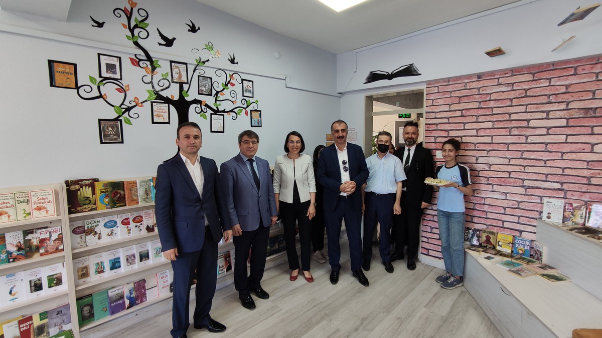 Beklenen Gün Geldi
Öğrencilerin kitap hasreti bitti!
Bir Kitap Bin Kitap Projesi Okul Kütüphanemizin açılışı İlçe Milli Eğitim Müdürü eşliğinde yapıldı. Öğrenciler merak ve heyecanla beklediği kitaplara kavuştu.<a href="/BozlakAyse/">AYŞE BOZLAK</a> <a href="/MudanyaMem/">Mudanya İlçe Milli Eğitim Müdürlüğü</a> @bursailmem <a href="/suattopal19/">Suat Topal</a>