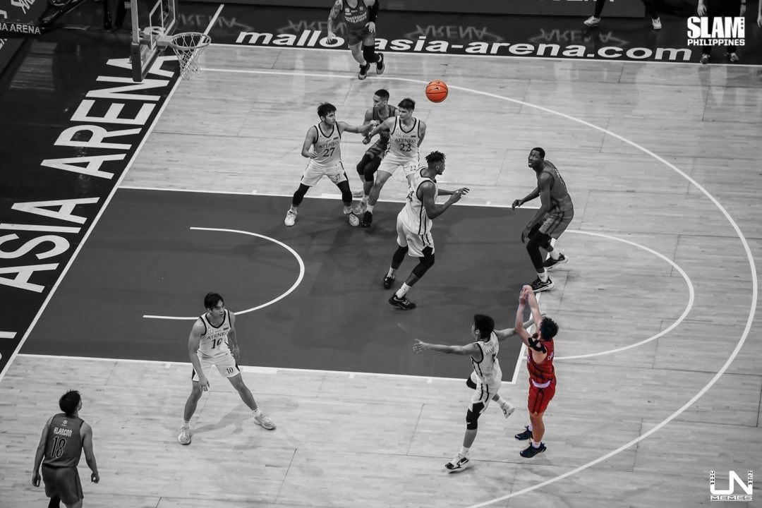 UAAP_NCAA_Memes's tweet photo. THE BIGGEST SHOT IN THE HISTORY OF UP BASKETBALL!!! #UPFight https://t.co/WsiCzFFP24