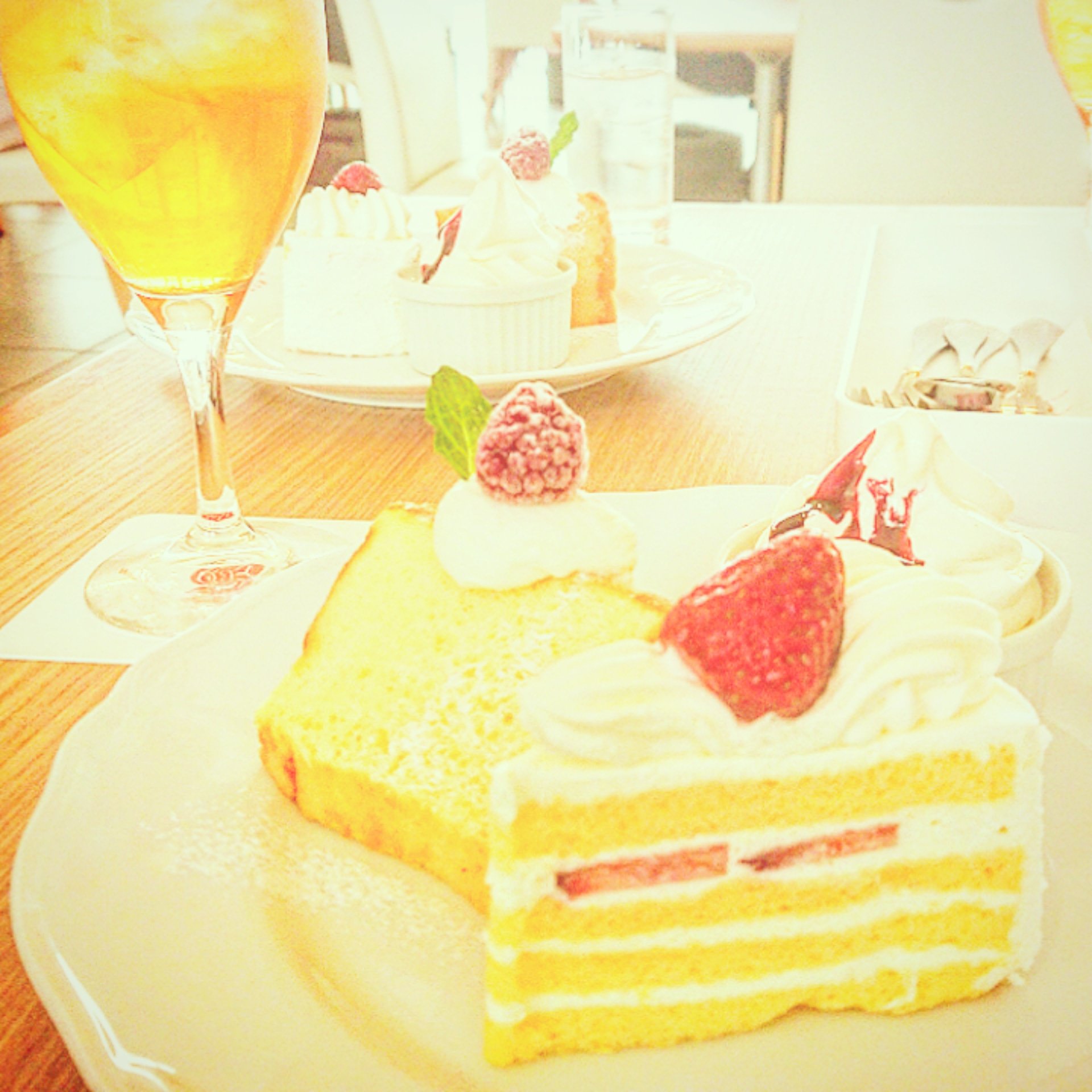 紺野 愛 ケーキ ショートケーキ シフォンケーキ ソフトクリーム 紅茶 アイスティー ケーキセット 札幌 カフェ T Co Okggqwpz1f Twitter