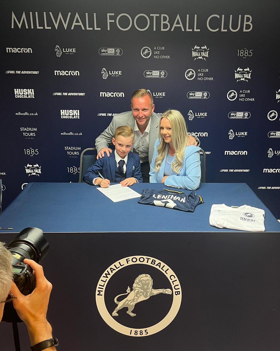 1billybingo's tweet photo. Proud day yesterday, Ollie signing for Millwall FC, he’s worked so hard to get to this stage and always plays with a smile on his face, another brilliant experience for him #academyfootball #Millwall #milll ⚽️🦁 https://t.co/AXfHAva9Sa