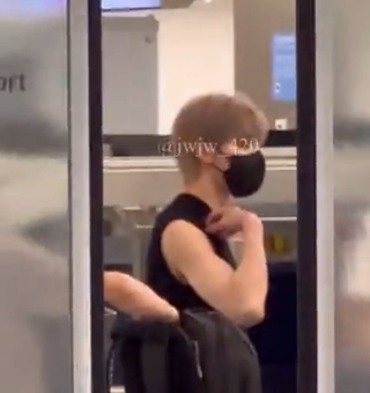 hourly_sh's tweet image. PARK SUNGHOON WHATTHEFCK??