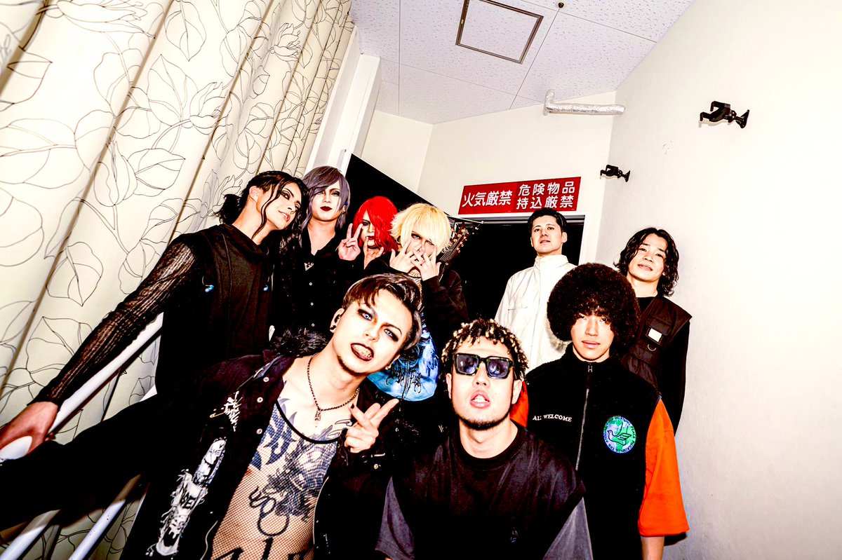 _Deviloof_'s tweet photo. 【謝辞】
本日は「DEVI BATTLE〜デビバト〜Vol.6 Paledusk × DEVILOOF」へご来場頂きありがとうございました！！

来月からDEVILOOFはワンマンツアーが始まります！！
是非ご来場を！！→https://t.co/p3ioEOuCJ8 https://t.co/5Zqa8xpCLp