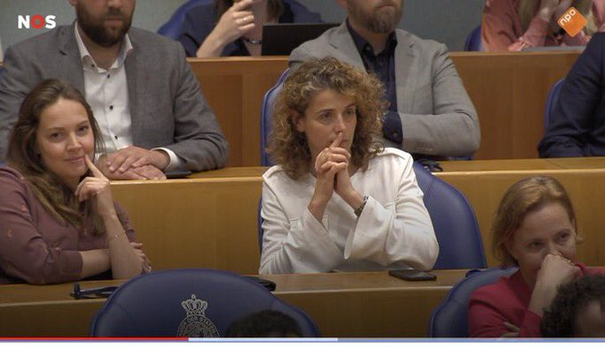 Kijk ze lachen dit gespuis van de VVD bij het debat `Toeslagenaffaire`. Jullie moeten je diep schamen Bente Becker <a href="/bentebecker/">Bente Becker</a>  en Judith Tielen <a href="/JudithTielenVVD/">Judith Tielen</a>  Echt heel diep schapen.