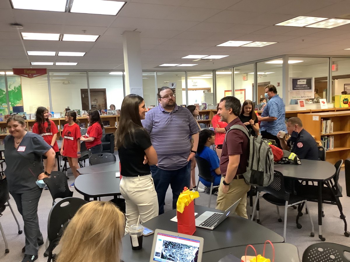 Mrs_LOLdaker's tweet photo. Career Day is here! Welcome to Jerling! @ProrokLeads @MrsHalperEDU @135Learning @OSD135 #Careers https://t.co/hz6Yyg9cEH