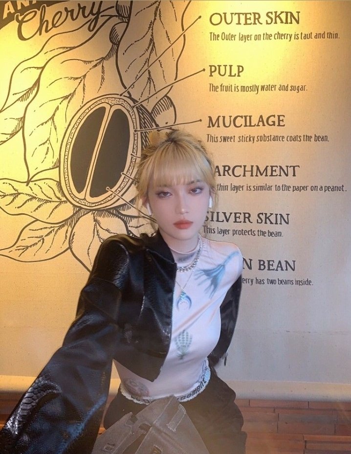 dctrvnna's tweet photo. ㅤ
ㅤㅤㅤㅤ
          ♡ ⎯⎯⎯ https://t.co/U5M2pq3V4b
       ⎯⎯⎯⎯⎯⎯⎯⎯⎯⎯⎯⎯⎯⎯⎯
ㅤ📍 9:32 p.m - Makimoto
       paganda lang sa bar. /j
ㅤ https://t.co/CDt7sLw3w6